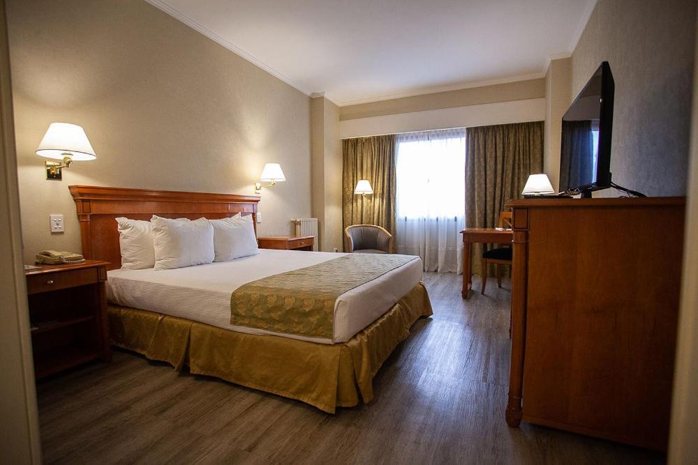 Austral Plaza Hotel Комодоро Ривадавия Екстериор снимка